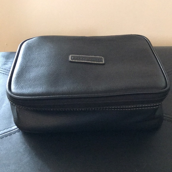 PERRY ELLIS MENS LEATHER TOILETRIES CASE EUC - Picture 3 of 6